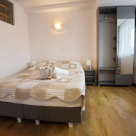 Marinas Nocleg ze śniadaniem 3*