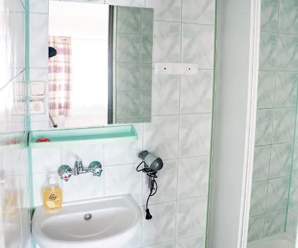 Marinas Bed and Breakfast 3*